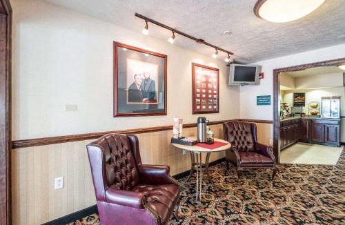 Charles Town Hotel | Rodeway Inn & Suites Charles Town