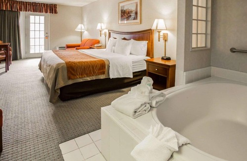 Cherokee Hotel | Rodeway Inn & Suites Cherokee On the River
