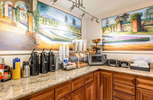 Colton Hotel | Rodeway Inn & Suites Colton - Riverside