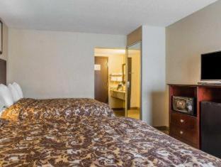 East Windsor Hotel | Rodeway Inn & Suites East Windsor