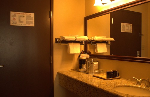 East Windsor Hotel | Rodeway Inn & Suites East Windsor