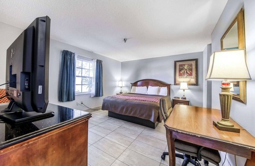 Haines City Hotel | Rodeway Inn & Suites Haines City - Winter Haven