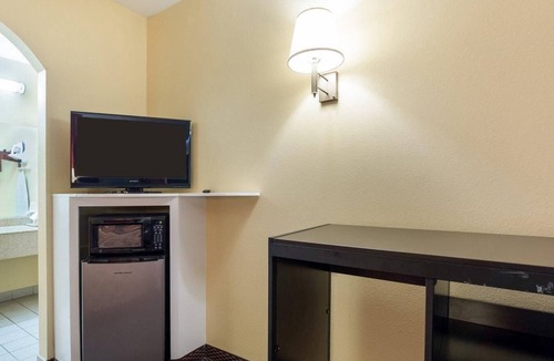 FM 1960 Hotel | Rodeway Inn & Suites Humble IAH