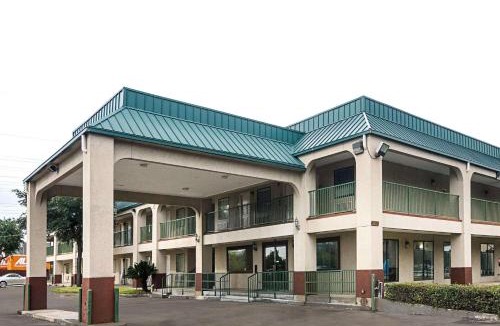 Brookhollow Hotel | Rodeway Inn & Suites Hwy 290 NW