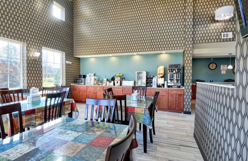 Ithaca Hotel | Rodeway Inn & Suites Ithaca South