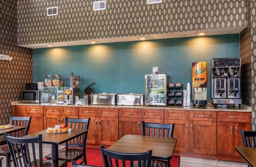 Ithaca Hotel | Rodeway Inn & Suites Ithaca South