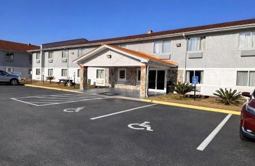 Jacksonville Hotel | Rodeway Inn & Suites Jacksonville near Camp Lejeune