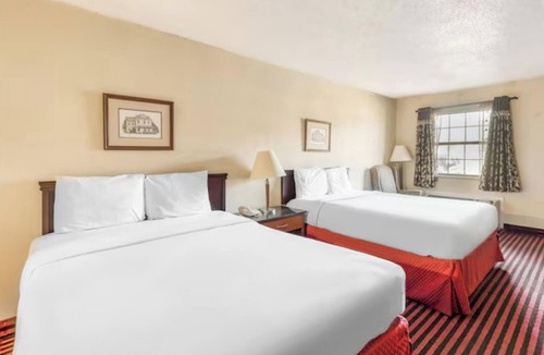 Jefferson Hotel | Rodeway Inn & Suites Jefferson