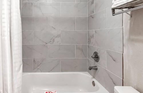 Jefferson Hotel | Rodeway Inn & Suites Jefferson