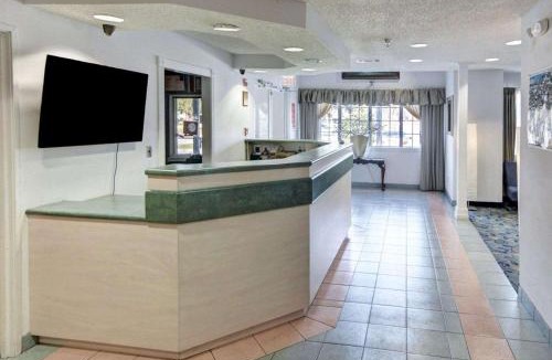 Lewisville Hotel | Rodeway Inn & Suites Lewisville I-35