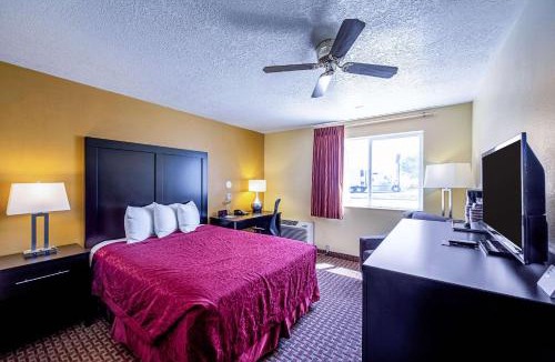 Monticello Hotel | Rodeway Inn & Suites Monticello