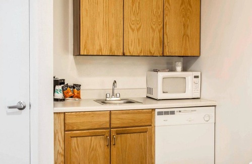 Omak Hotel | Rodeway Inn & Suites Omak - Okanogan