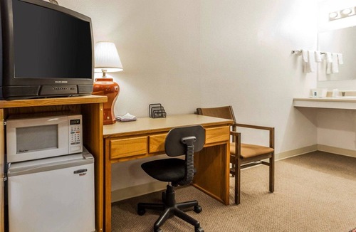 Omak Hotel | Rodeway Inn & Suites Omak - Okanogan