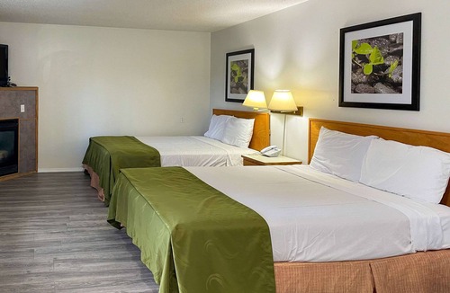 Omak Hotel | Rodeway Inn & Suites Omak - Okanogan