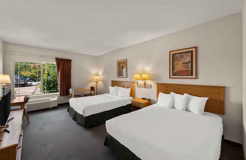 Tomahawk Hotel | Rodeway Inn & Suites Tomahawk