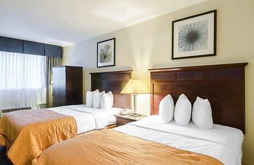 Williamsburg Hotel | Rodeway Inn & Suites Williamsburg Central