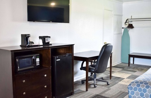 Swainsboro Hotel | Rodeway Inn Swainsboro