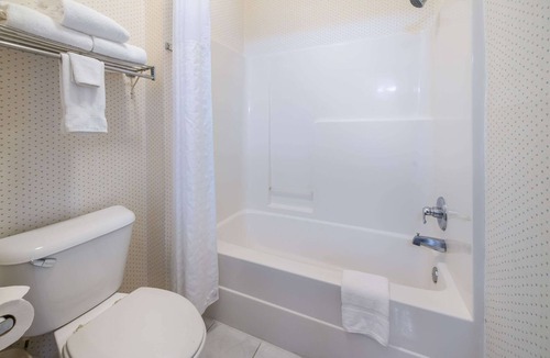 Urbana Hotel | Rodeway Inn Urbana Champaign University Area