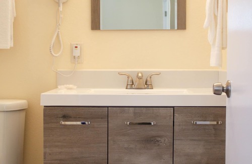 Adams Hotel | Rodeway Inn