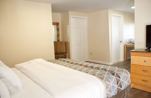 Adams Hotel | Rodeway Inn