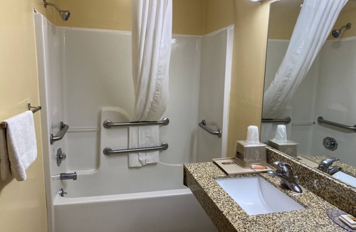 Baxley Hotel | Rodeway Inn