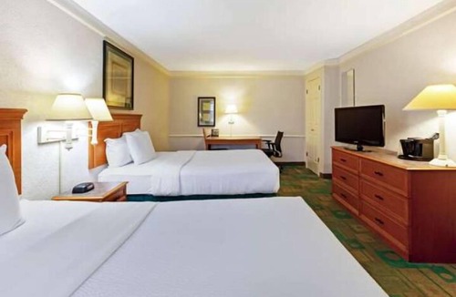College Station Hotel | Rodeway Inn