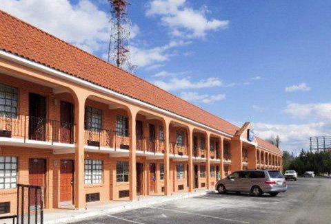 Forsyth Hotel | Rodeway Inn