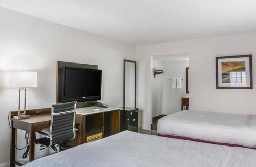 Milford Hotel | Rodeway Inn