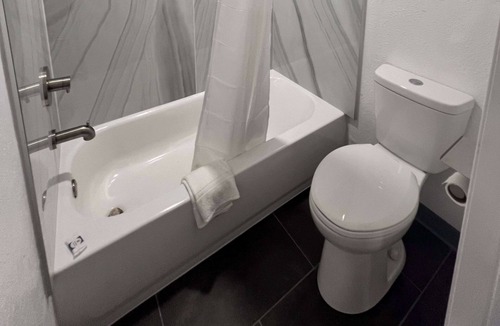 Mineola Hotel | Rodeway Inn