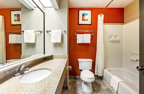 Temple Hotel | Rodeway Inn