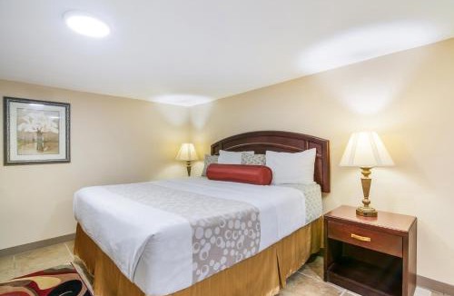 Weedsport Hotel | Rodeway Inn