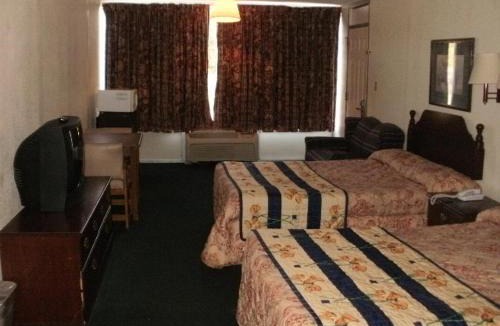 Whiteville Hotel | Rodeway Inn