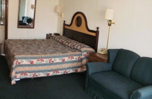 Whiteville Hotel | Rodeway Inn
