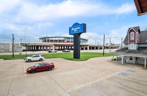 East Riverside Hotel | Rodeway Inn Waco Downtown near University
