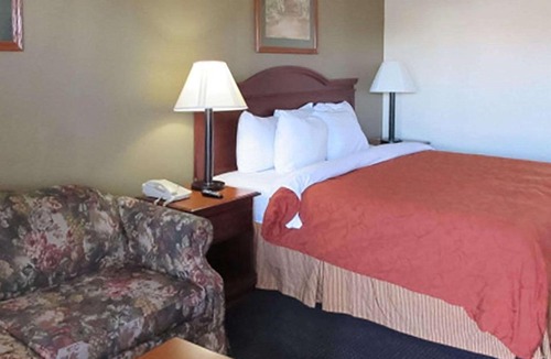 Walterboro Hotel | Rodeway Inn Walterboro I-95
