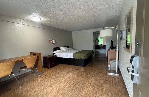 Washington Hotel | Rodeway Inn Washington PA