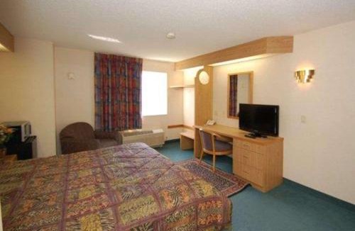 Willington Hotel | Rodeway Inn Willington North