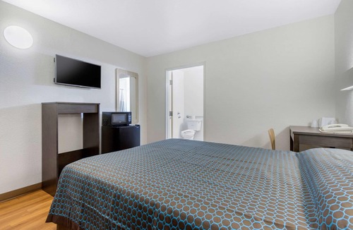 Winston - Salem Hotel | Rodeway Inn Winston Salem Route 52