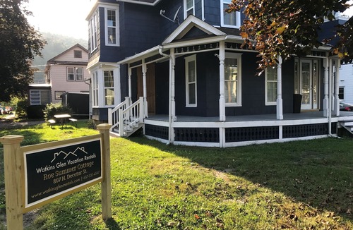 Watkins Glen House | Roe Summer Cottage, Suite B