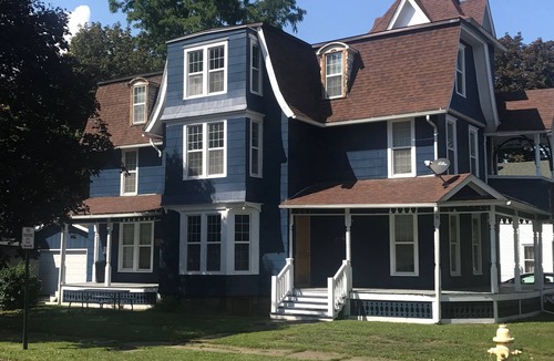 Watkins Glen House | Roe Summer Cottage, Suite B