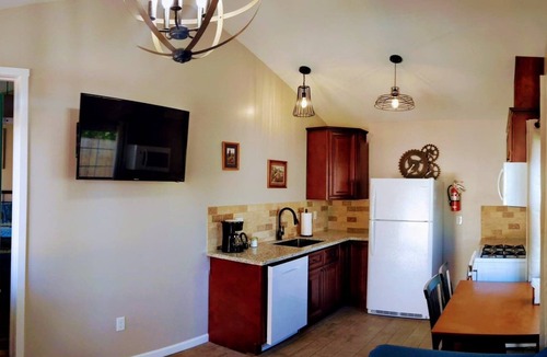 Fruitdale Apartment | Rogue Rive Oasis: Finley Bend Cabin