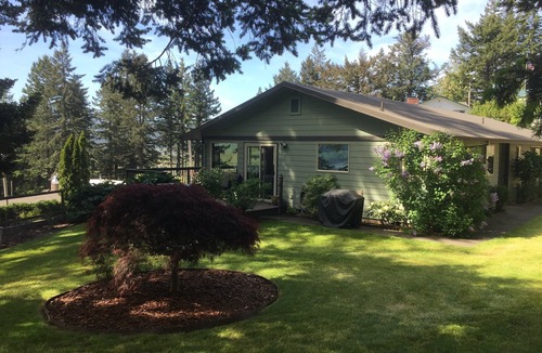 Gold Beach House | Rogue River Delight - 3 bd/2 ba River View Home