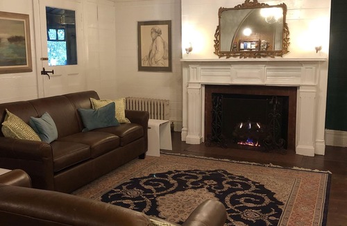 Lansing Bed & Breakfast | Rogues' Harbor Inn