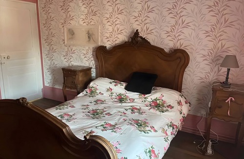 Roisel Bed & Breakfast | Roisel: Guest Room in Villa Amenaide