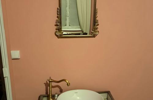 Roisel Bed & Breakfast | Roisel: Guest Room in Villa Amenaide