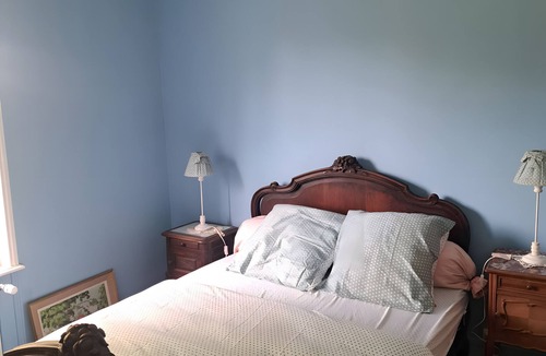 Roisel Bed & Breakfast | Roisel: Guest Room in Villa Amenaide