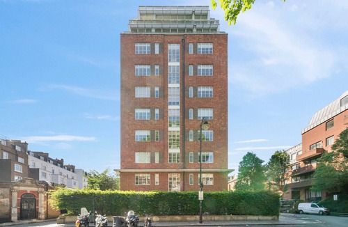 Courtfield Apartment | Roland House - Deluxe Studio C