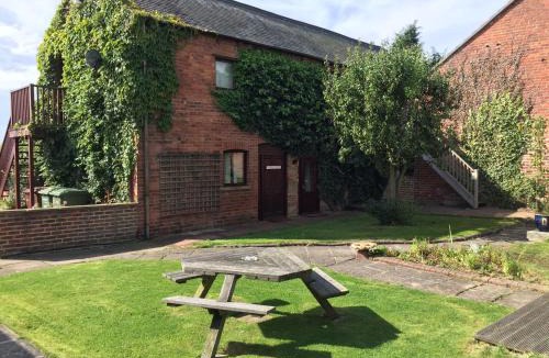 Pontefract House | RolandsCroft Guest House