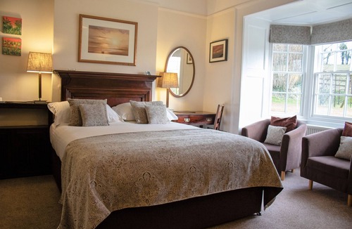 Shrewton Bed & Breakfast | Rollestone Manor