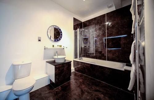 Shrewton Bed & Breakfast | Rollestone Manor